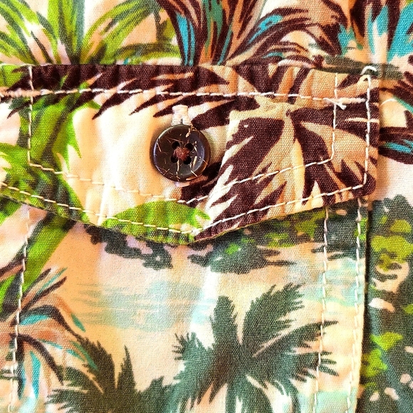 Old Navy Hawaiian print cotton button down shirt - Picture 3 of 4